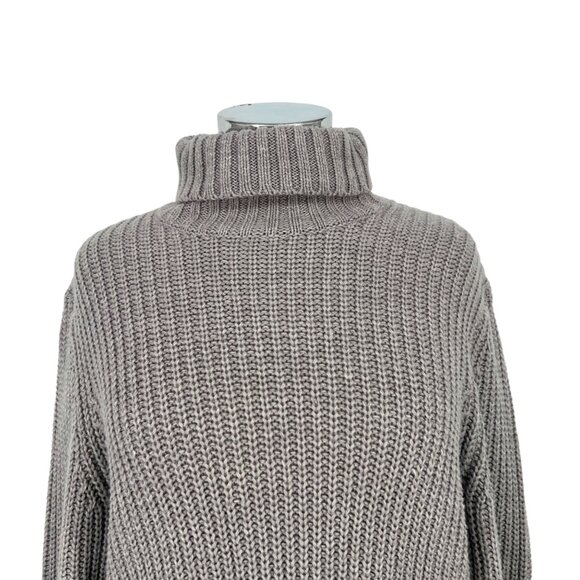 Bershka Chunky Turtleneck Sweater Gray Size Medium NWOT - Picture 2 of 10
